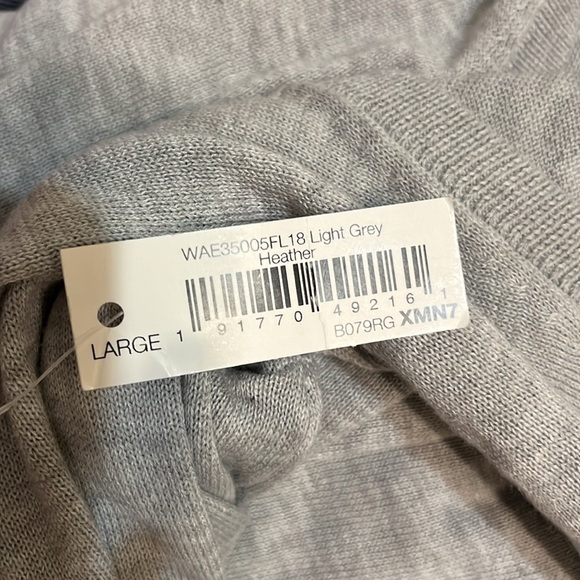 NWT Amazon Essentials Women's Classic-Fit Lightweight Long-Sleeve V-Neck Sweater - Picture 6 of 6